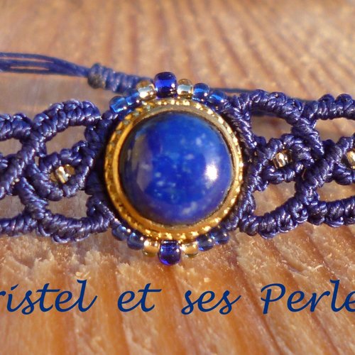Bracelet macramé et petit lapis lazuli serti