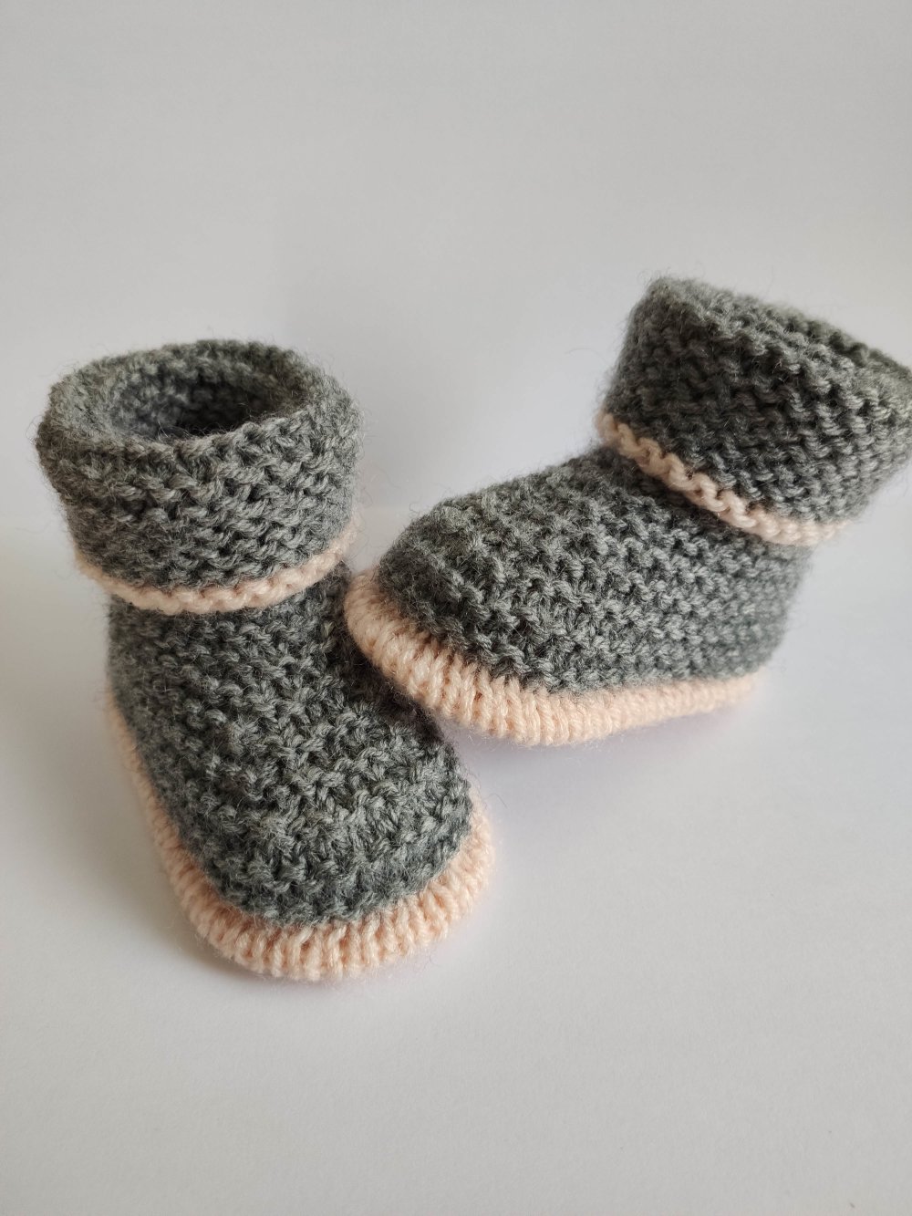 Chaussons Bebe Gris Rose Saumon En Laine 3 5 Mois Un Grand Marche