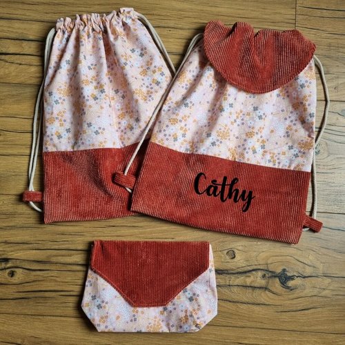 Sac à dos pochon enfant personnalisé bouquet - petit sac crèche et maternelle velours terracotta - sac à dos prénom fleuri artisanal