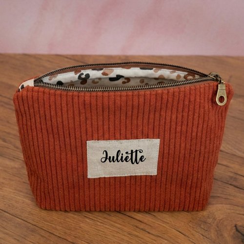 Trousse zippée personnalisée terracotta en velours côtelé avec inscription