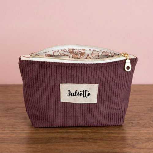Trousse zippée prune personnalisée en velours côtelé avec prénom
