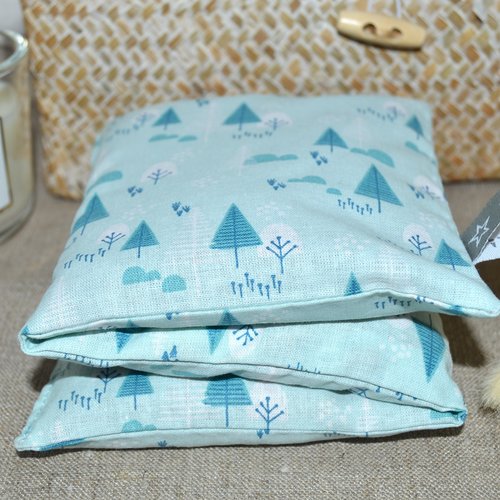 Bouillotte sèche longue, blé bio, tissu coton bleu, ambiance chalet, montagne, sapin