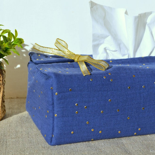 Housse boite à mouchoir, kleenex, tissu double gaze de coton bleu indigo à pois dorés, idée cadeau noël
