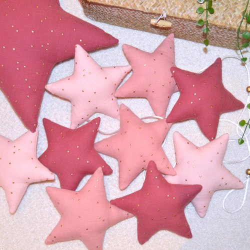 Guirlande de 9 étoiles en tissu, rose tendre, double gaze de coton à pois doré, décoration chambre bébé, cadeau de naissance prince