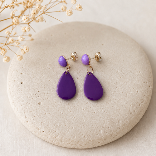 Boucles d’oreilles pendantes violettes