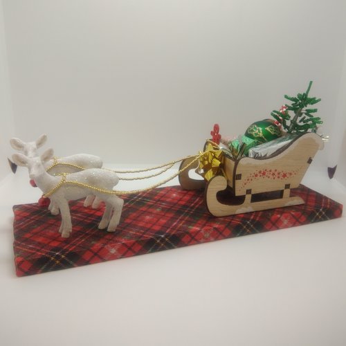 Vendue - réservée - décoration de noël - traineau et rennes