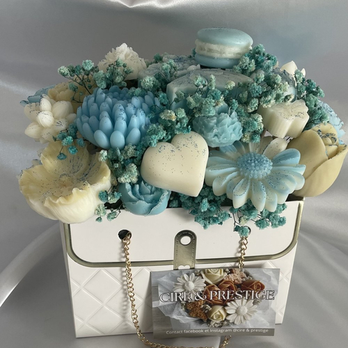 Bouquet parfumé bleu et ivoire