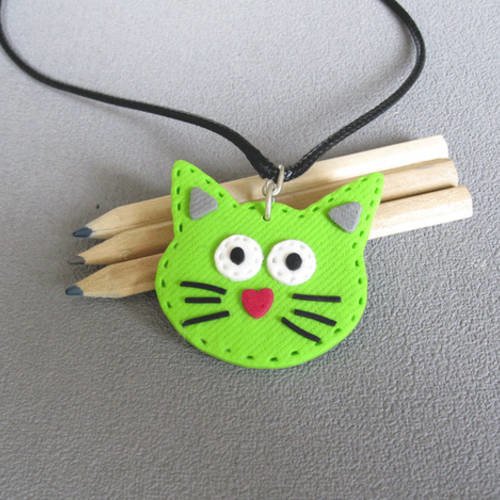 Idee Cadeau Fille Fillette Pendentif Tete De Chat Vert Pendentif Chat En Pate Polymere Un Grand Marche
