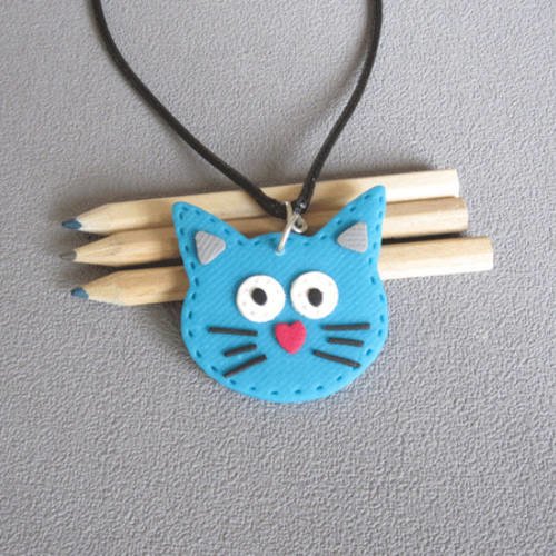 Idee Cadeau Fille Fillette Pendentif Tete De Chat Bleu Pendentif Chat En Pate Polymere Un Grand Marche