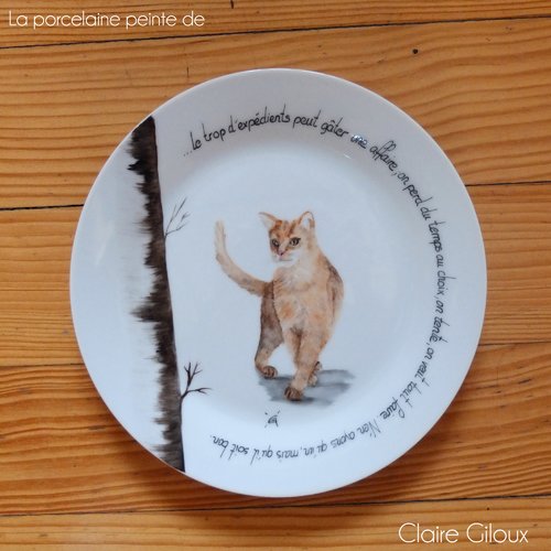 Chat peint sur assiette en porcelaine