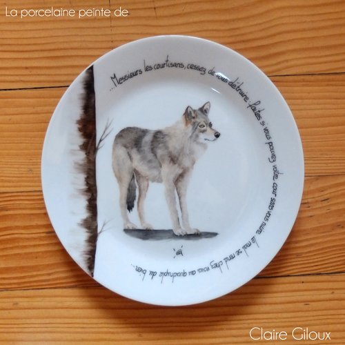 Loup peint sur assiette en porcelaine