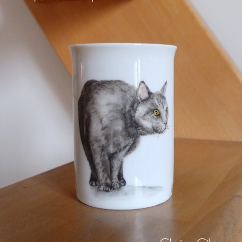 Chat peint à la main sur mug en porcelaine