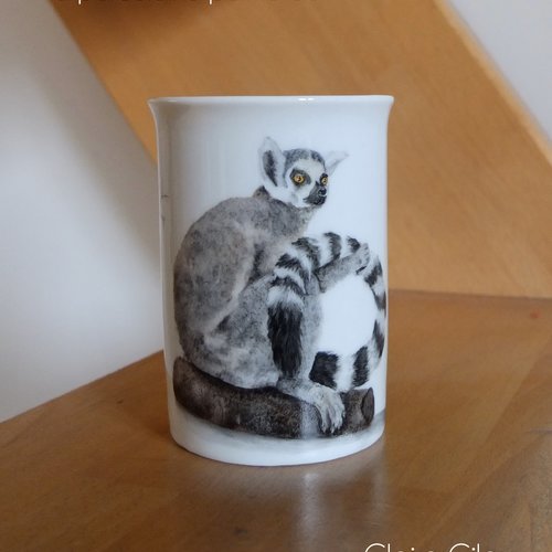 Lémurien peint à la main sur mug en porcelaine