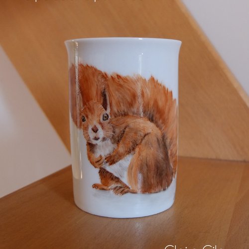 Ecureuil peint à la main sur mug en porcelaine