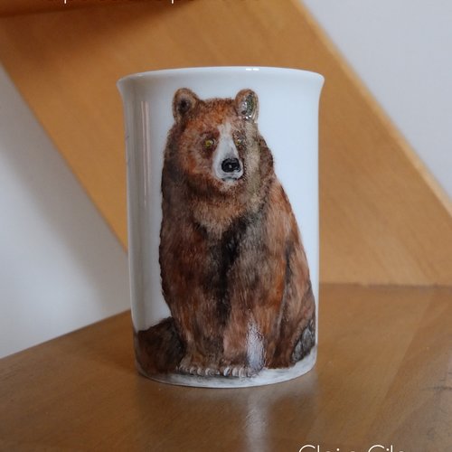 Ours brun peint à la main sur mug en porcelaine