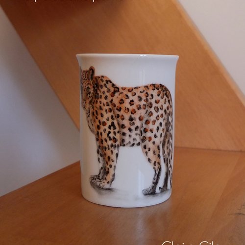 Léopard peint à la main sur mug en porcelaine