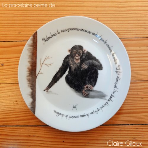 Singe peint sur assiette en porcelaine