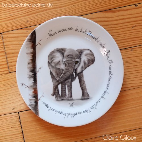 Eléphant peint sur assiette en porcelaine