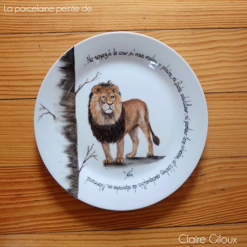 Lion peint sur assiette en porcelaine