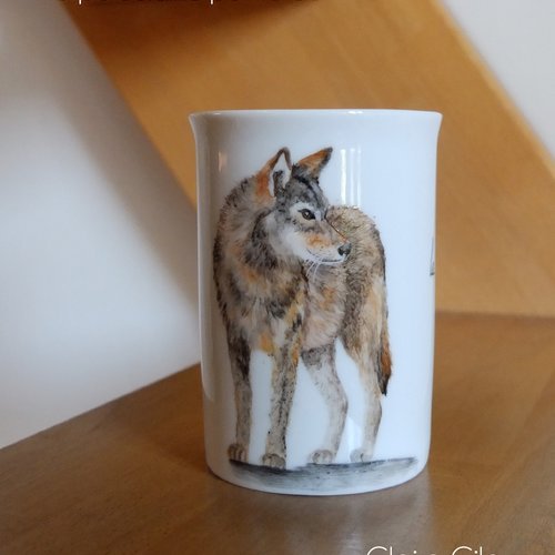 Loup peint à la main sur mug en porcelaine