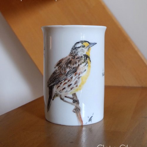 La sturnelle des prés peinte à la main sur mug en porcelaine