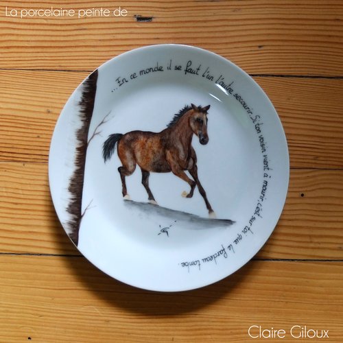 Cheval peint sur assiette en porcelaine