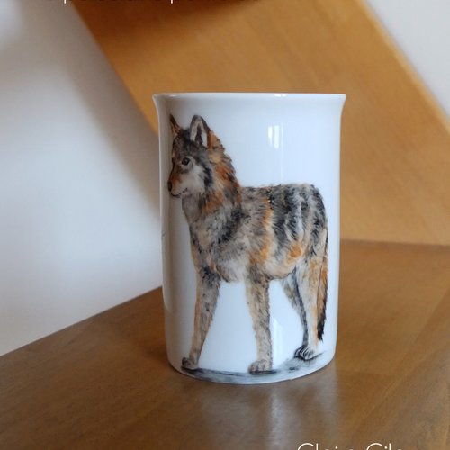 Loup peint à la main sur mug en porcelaine