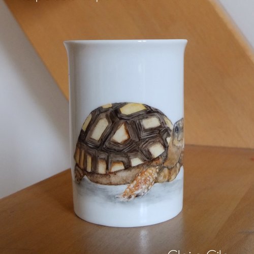 Tortue peinte à la main sur mug en porcelaine