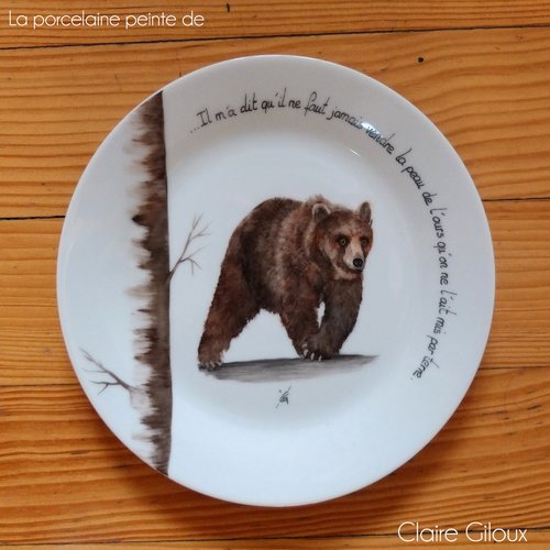 Ours peint sur assiette en porcelaine