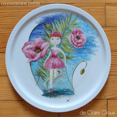 Illustration peinte à la main sur plat en porcelaine