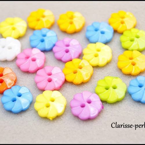30 boutons fleurs acryliques multicolores 12x12mm trou 1,5mm