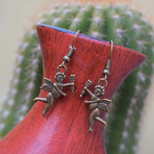 Boucles d'oreilles cupidon en métal bronze 14x41mm