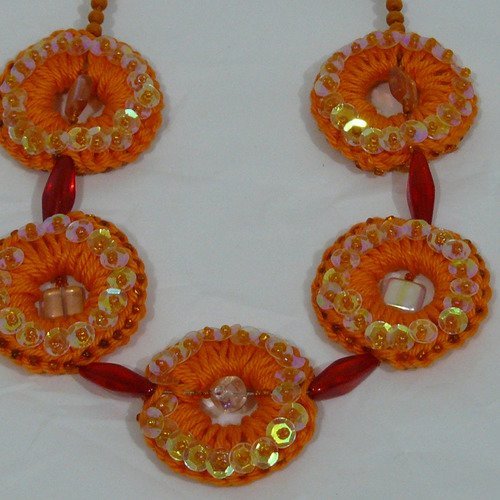 Collier crocheté couleur orange