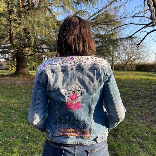 Veste en jean's taille 38 brodée