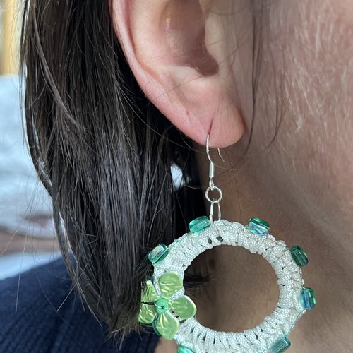Boucles d'oreilles réalisées avec des capsules de café