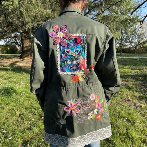 Veste militaire brodée – pièce unique main & machine taille 38