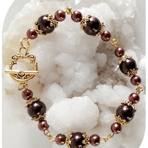 Bracelet perles de verre nacrées marron .