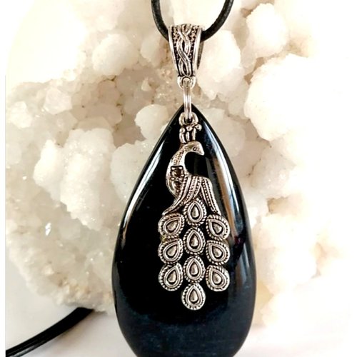 Pendentif agate noire et breloque paon .