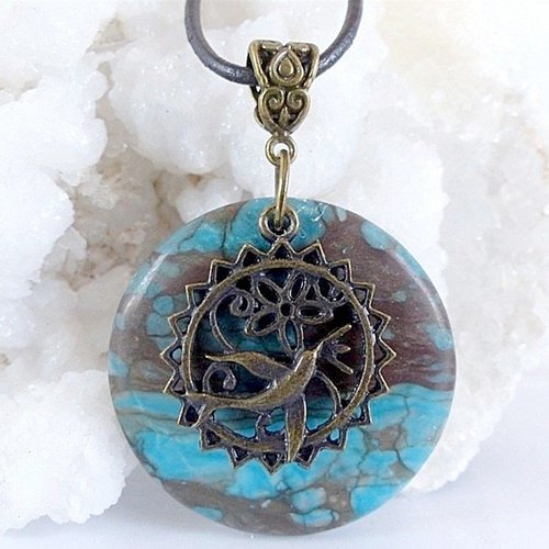 Pendentif pierre jaspe bleu , breloque oiseau et fleur.