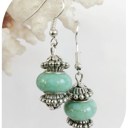 Boucles d'oreilles perles bleues en céramique .