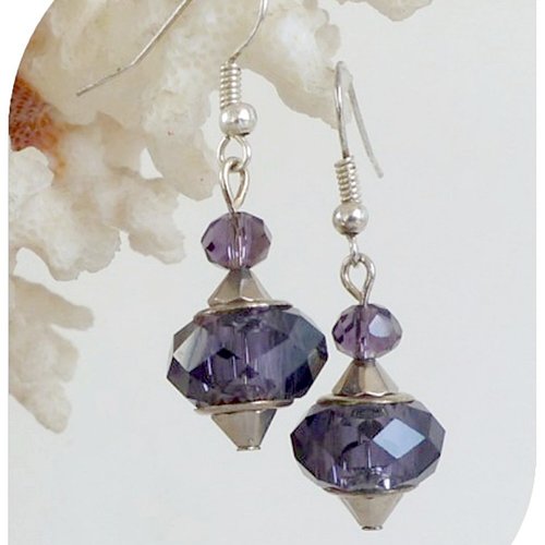 Boucles d'oreilles perles verre violettes et cristal swarovski .