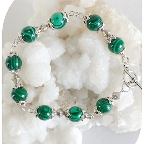 Bracelet pierres naturelles malachites vertes . fermoir toggle.