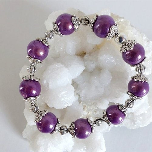 Bracelet élastique en perles violettes magiques .