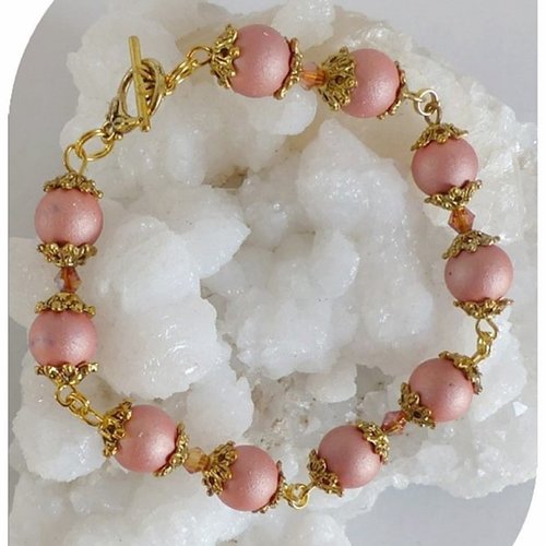 Bracelet perles de verre rose saumon et cristal swarovski orangé.