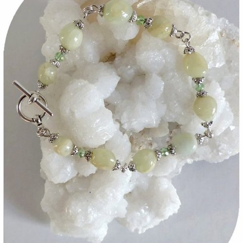 Bracelet en pierres naturelles aigues marines vertes et cristal swarovski vert, fermoir toggle.