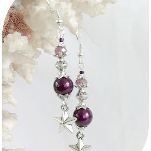 Boucles d'oreilles perles violettes , breloques étoiles .