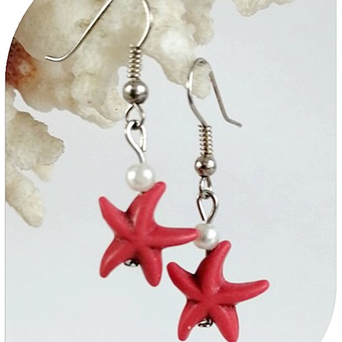 Boucles d'oreilles étoiles de mer rouges . crochets argentés.