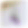 Boucles d'oreilles perles de verre blanches et violettes . crochets argentés.
