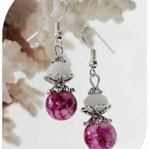 Boucles d'oreilles perles de verre roses et cristal swarovski blanc .
