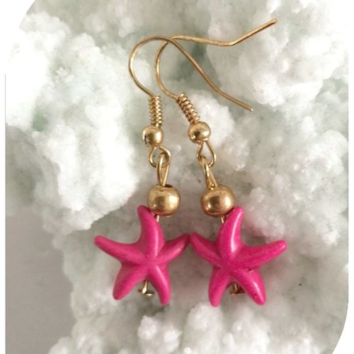 Boucles d'oreilles étoiles de mer roses . crochets dorés.